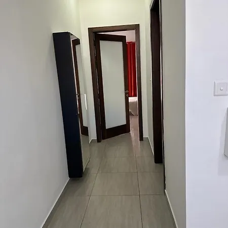 Spacious Penthouse For 5 Daire *