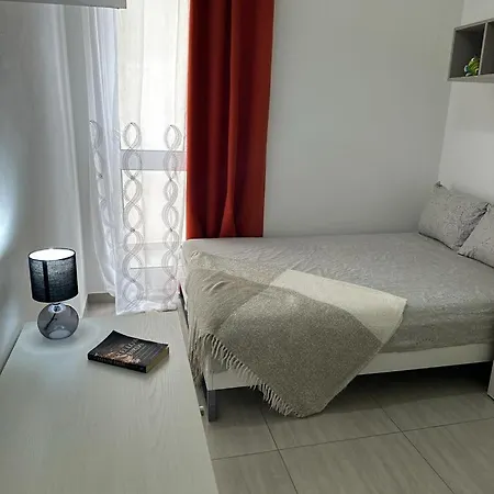 Spacious Penthouse For 5 * 그지라