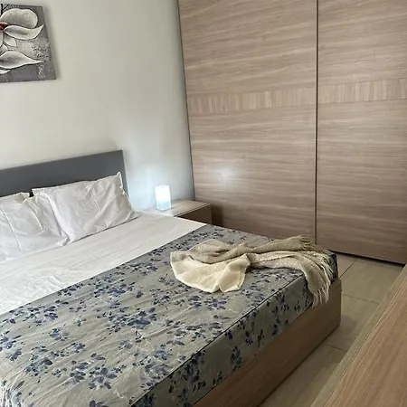 아파트 Spacious Penthouse For 5 *