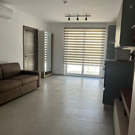 Gzr F5 Spacious Penthouse For 5 شقة Gzira