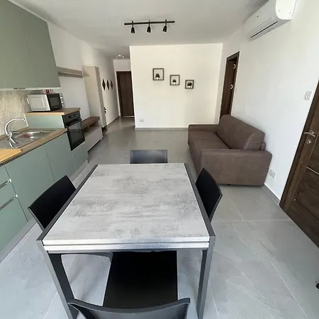 Gzr F5 Spacious Penthouse For 5 شقة