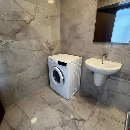 Gzr F5 Spacious Penthouse For 5 شقة Gzira