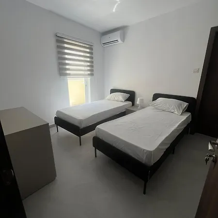 Gzr F5 Spacious Penthouse For 5 شقة *