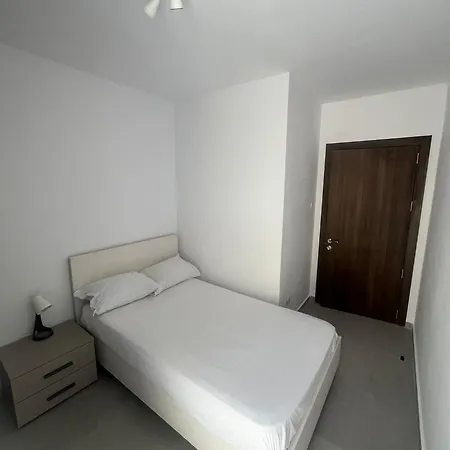 Gzr F5 Spacious Penthouse For 5 شقة *