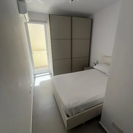 Gzr F5 Spacious Penthouse For 5 شقة Gzira