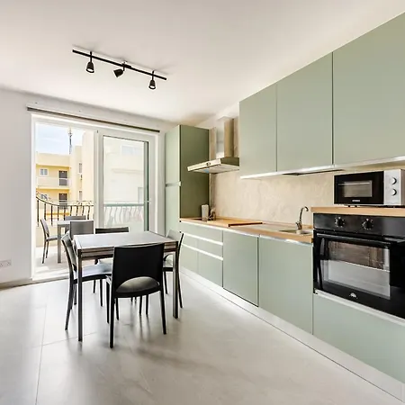 Gzr F5 Spacious Penthouse For 5