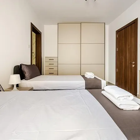 Gzr F5 Spacious Penthouse For 5 * Gzira