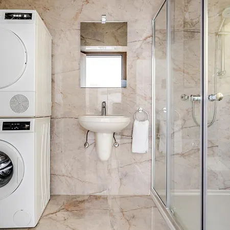 Gzr F5 Spacious Penthouse For 5 Apartment