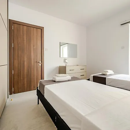 Gzr F5 Spacious Penthouse For 5 Apartment *
