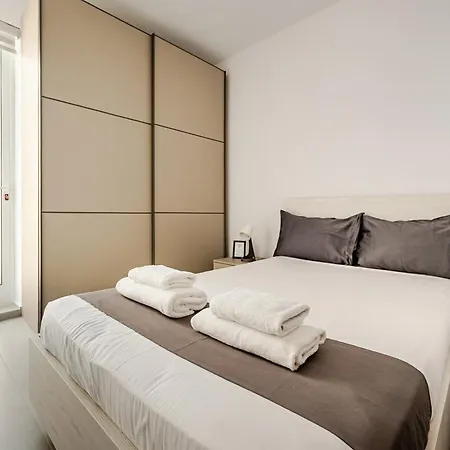 Gzr F5 Spacious Penthouse For 5 Apartment Gzira
