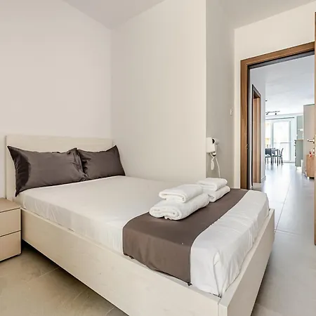Gzr F5 Spacious Penthouse For 5 Gzira