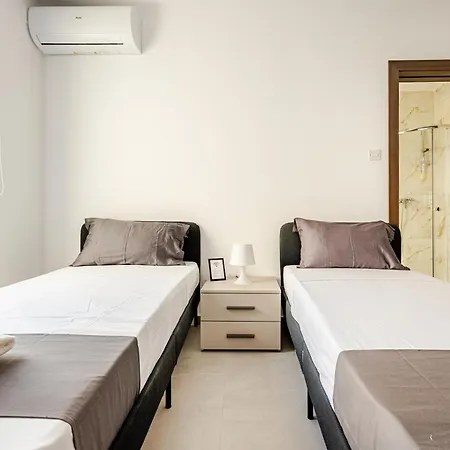 Gzr F5 Spacious Penthouse For 5 Apartment *