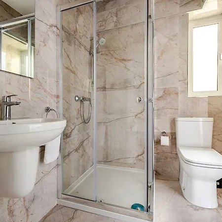 Gzr F5 Spacious Penthouse For 5 Apartment Gzira