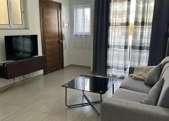 Spacious Penthouse For 5 דירה Gzira