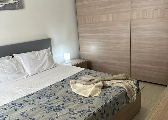 Apartment Spacious Penthouse For 5 *