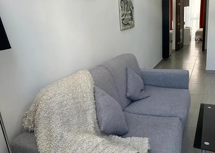 Spacious Penthouse For 5 דירה